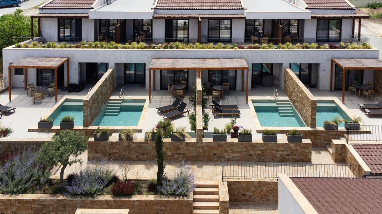 Pnoes Luxury Suites Palioúri Eksteriør bilde