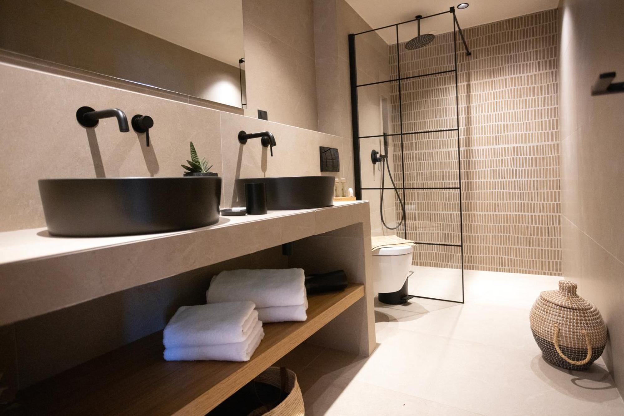 Pnoes Luxury Suites Palioúri Eksteriør bilde