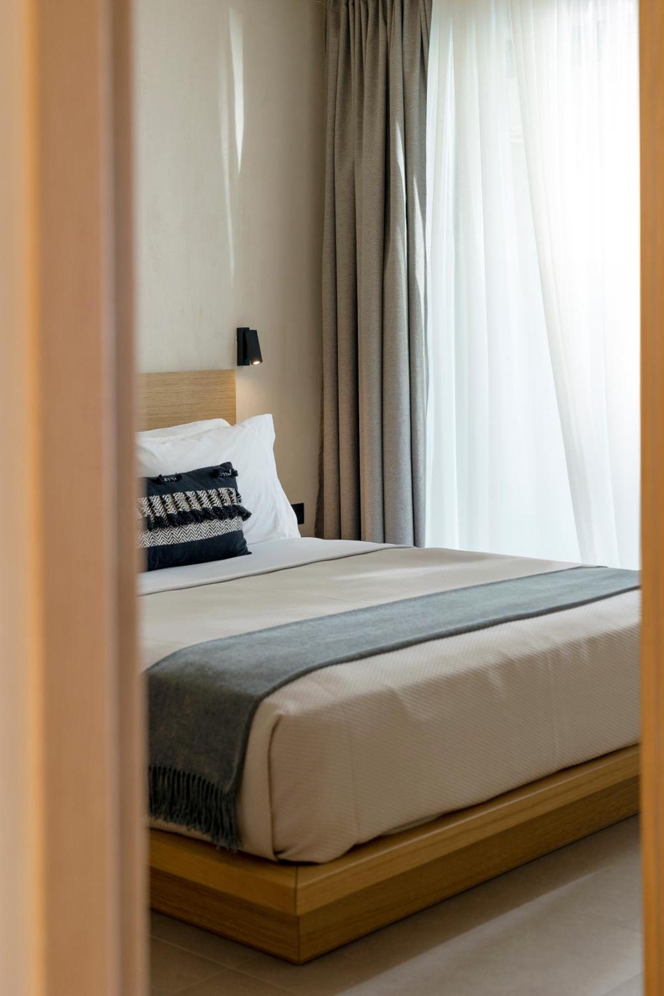 Pnoes Luxury Suites Palioúri Eksteriør bilde