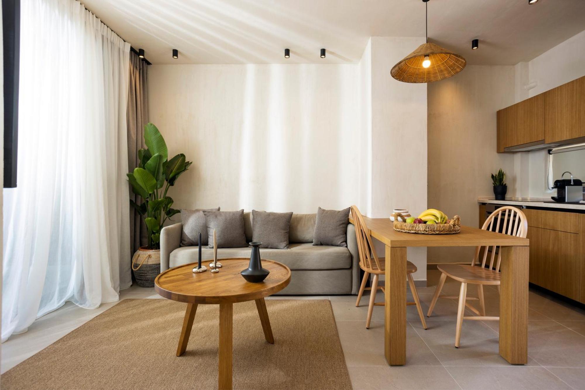 Pnoes Luxury Suites Palioúri Eksteriør bilde